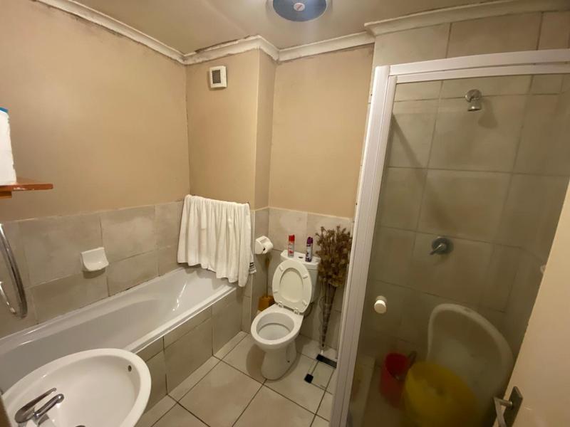 2 Bedroom Property for Sale in Goodwood Estate Western Cape